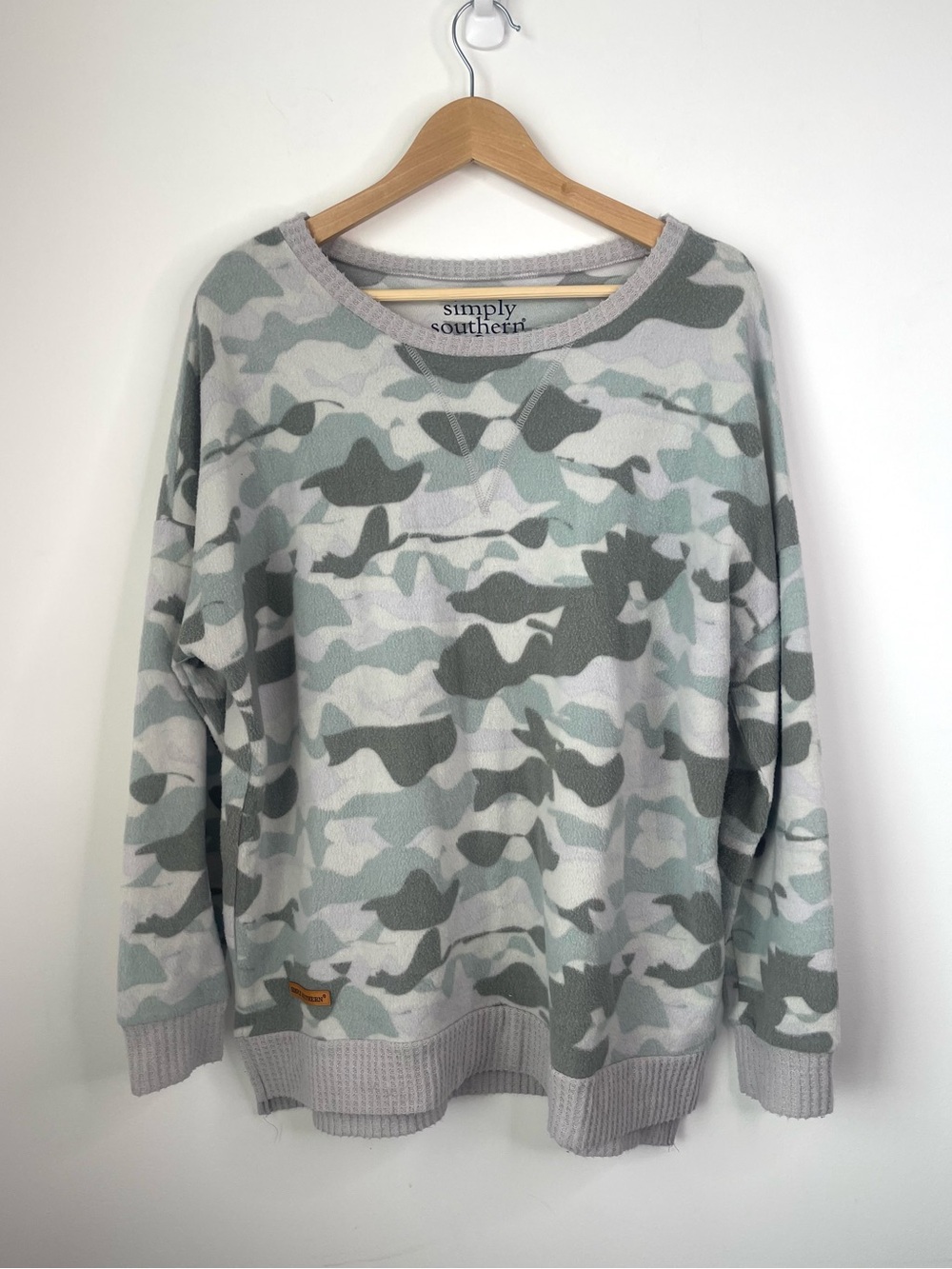 Simply Southern oversized crewneck camo sweatshirt Size XL